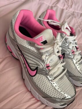 Nike White & Pink Women's Athletic Running Sneakers